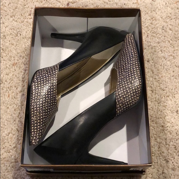 NWB Audrey Brooke Black/Snake Skin Heels - Picture 4 of 6